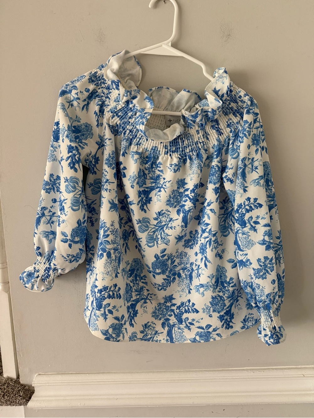 Tuckernuck small Blue Floral Smocked Neck Women’s Blouse